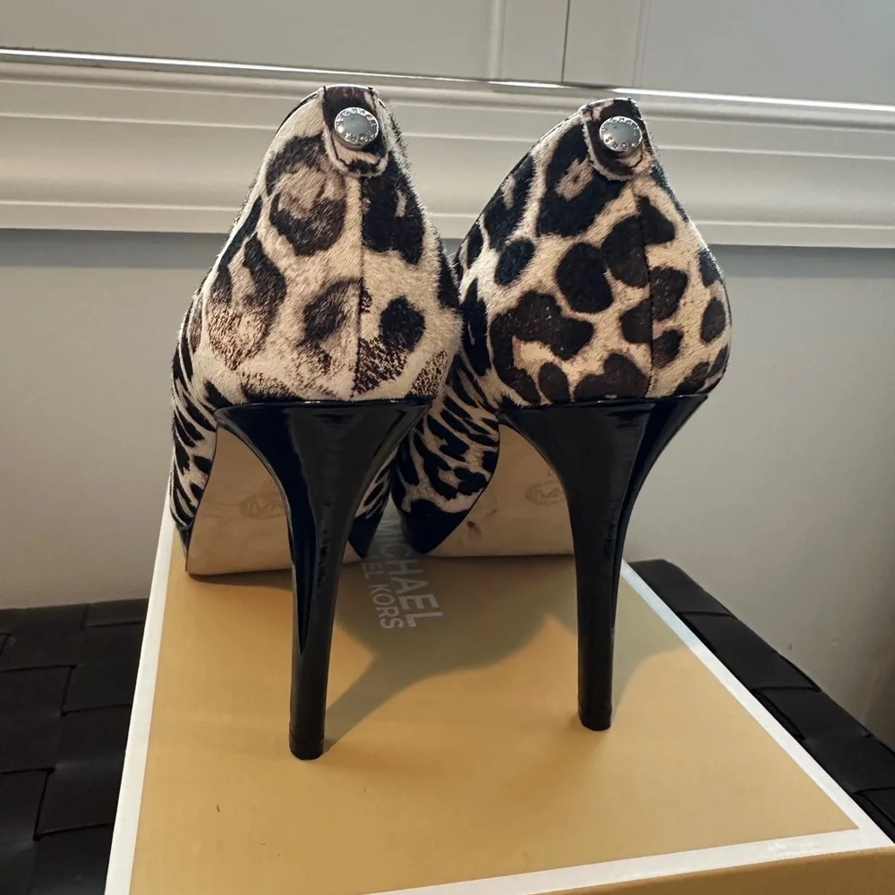 MICHAEL Michael Kors Black and White Leopard Print Pumps